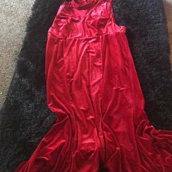 Red velvet dress - Picture 1 of 3